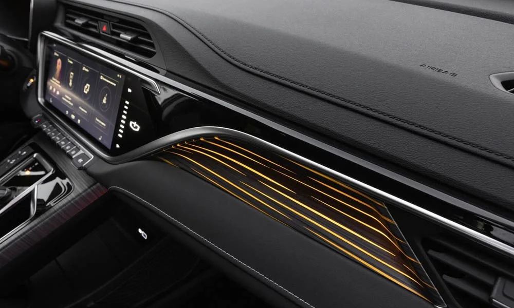 Фото Geely Atlas Pro — интерьер. Общий план салона: архитектура панели, консоль и кресла. Уровень отделки читается по стыкам панелей и мягким поверхностям в зонах касания Geely Atlas Pro — интерьер