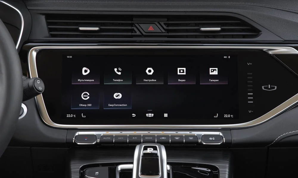 Фото Geely Atlas Pro — экран мультимедиа, фото 2. Интерфейс медиасистемы крупным планом. Быстрота отклика интерфейса важнее диагонали — оцените её на тест-драйве Geely Atlas Pro — экран мультимедиа, фото 2