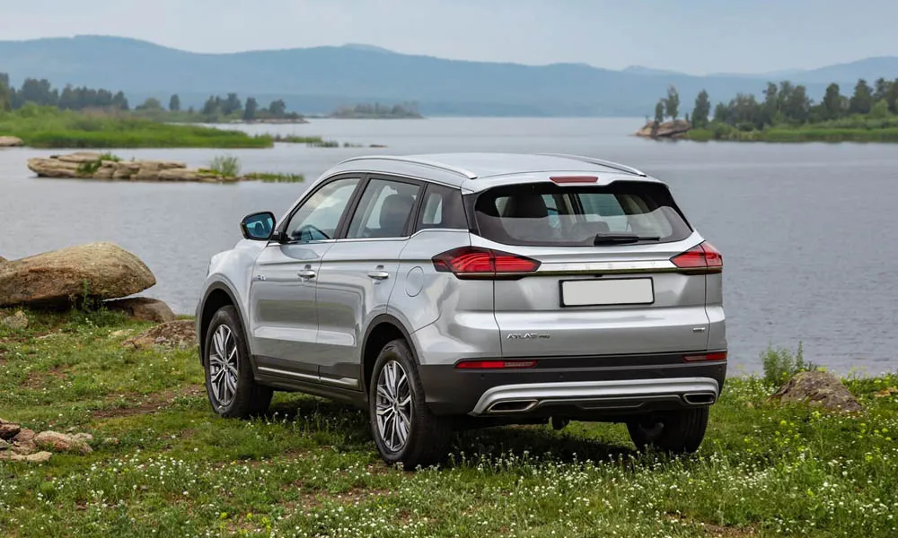 Geely Atlas Pro — вид сзади, фото 2