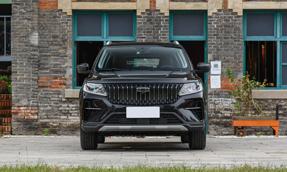 Geely Emgrand X7 (2024) — вид спереди, фото 2