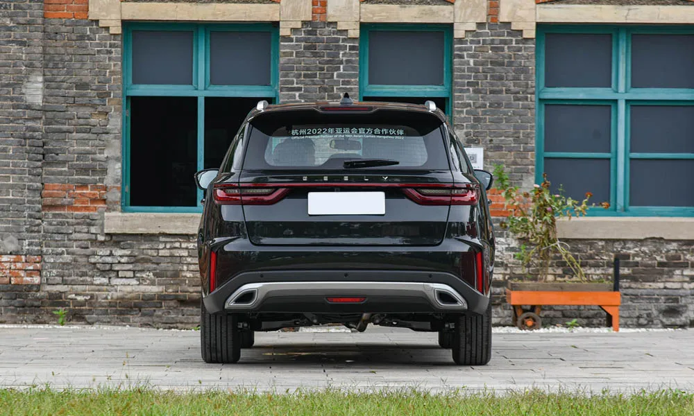 Geely Emgrand X7 (2024) — вид сзади, фото 3