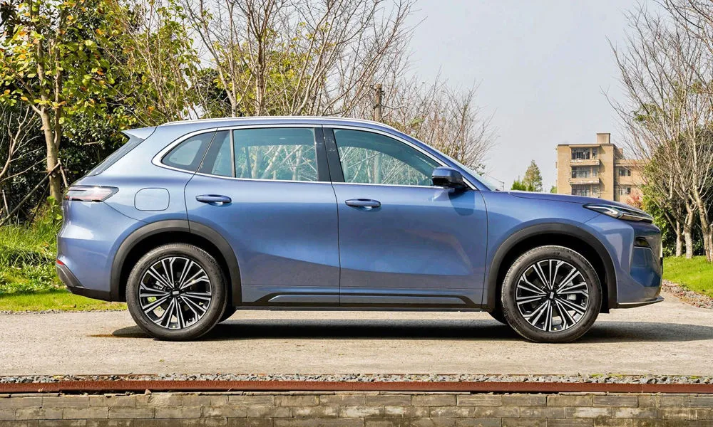 Geely EX5 EM-i (2025) — вид сбоку