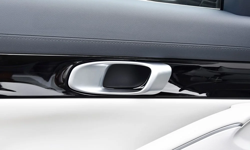Фото Geely Galaxy EX5 (2024) — дверная ручка, фото 2. Ручка двери: утопленное или классическое исполнение — деталь ежедневного контакта. Бесключевой доступ будит машину при касании ручки Geely Galaxy EX5 (2024) — дверная ручка, фото 2