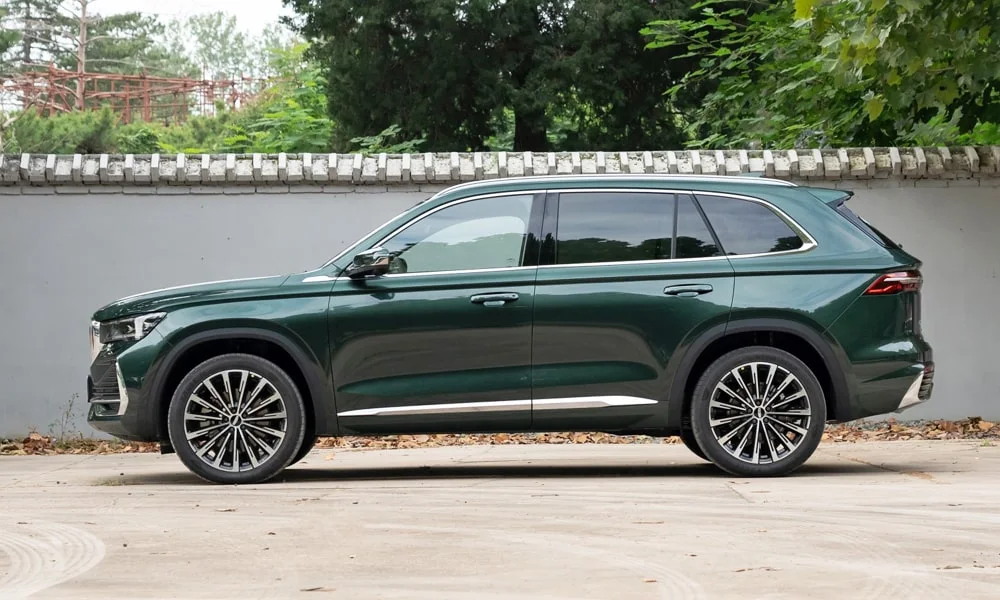 Geely Monjaro (2023) — вид сбоку