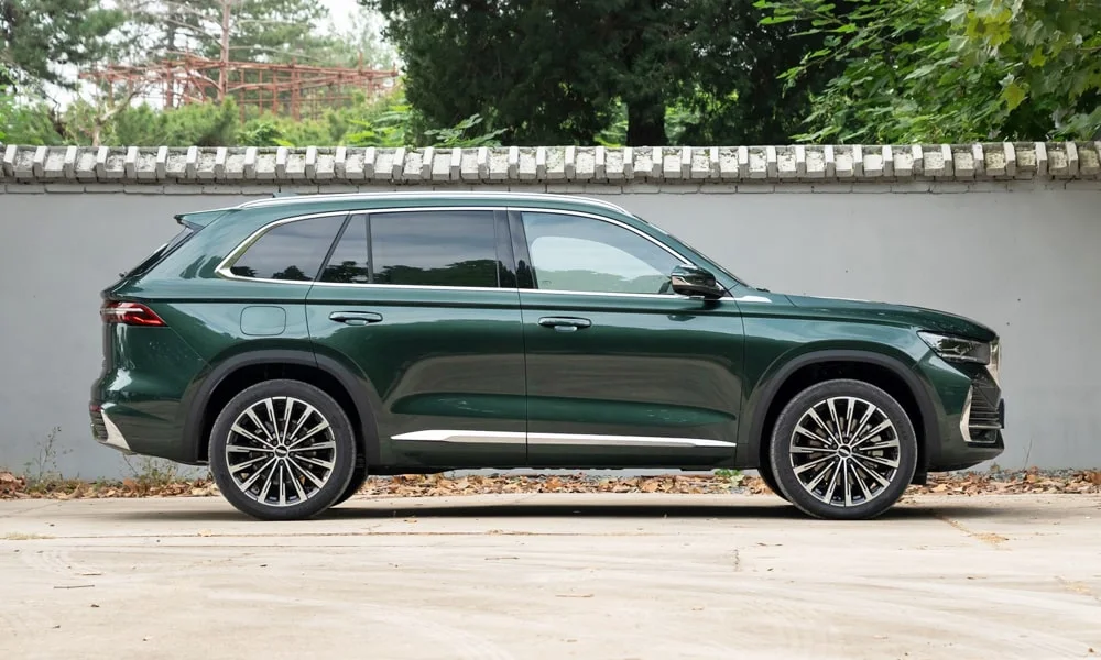 Geely Monjaro (2023) — вид сбоку, фото 2