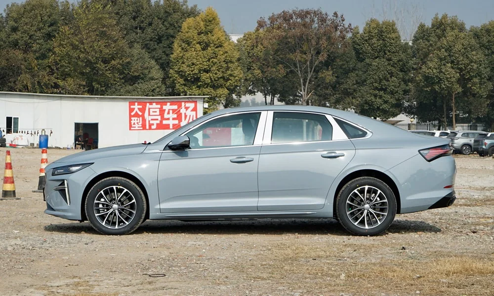 Geely Preface (2024) — вид сбоку