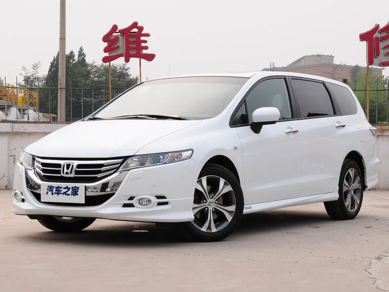 Honda Odyssey 2-й рестайлинг 2012, минивэн, 4 поколение (07.2012 - 07.2014)