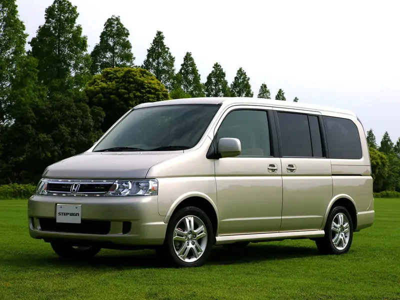 Honda Stepwgn рестайлинг 2003, минивэн, 2 поколение (06.2003 - 04.2005)