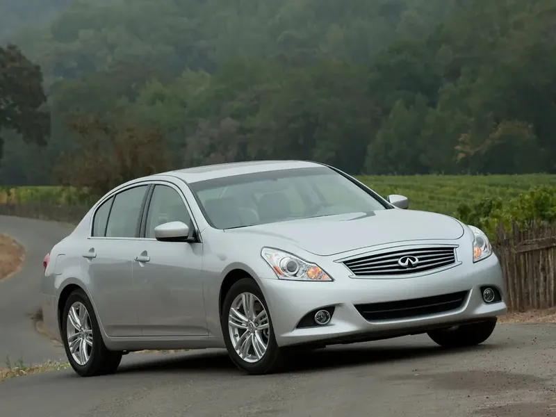 Infiniti G25 рестайлинг 2010, седан, 4 поколение (03.2010 - 04.2014)