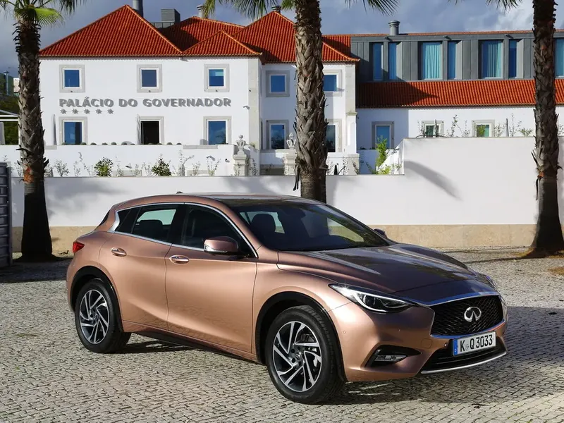 Infiniti Q30 2015, хэтчбек 5 дв., 1 поколение (03.2015 - 05.2019)