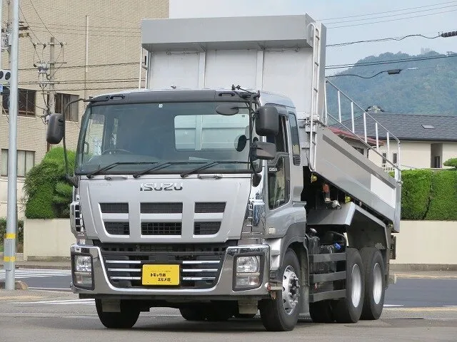 Isuzu Giga 4-й рестайлинг 2010, бортовой грузовик, 1 поколение (05.2010 - 09.2015)