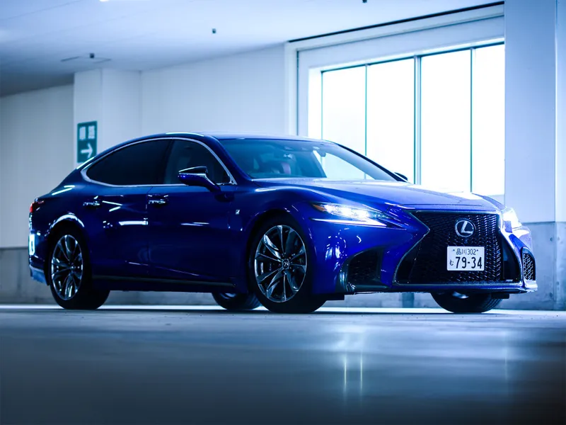 Lexus LS500 2017, седан, 5 поколение (01.2017 - 11.2020)