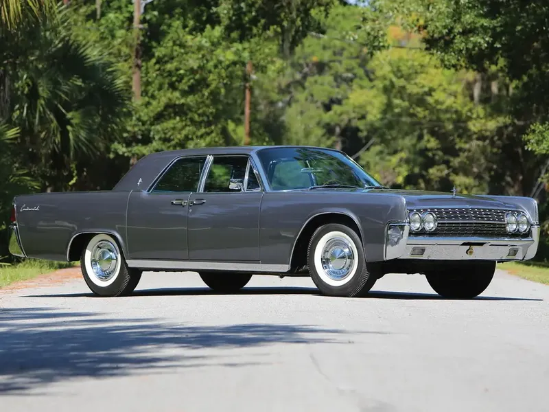 Lincoln Continental рестайлинг 1961, седан, 4 поколение (11.1961 - 10.1963)