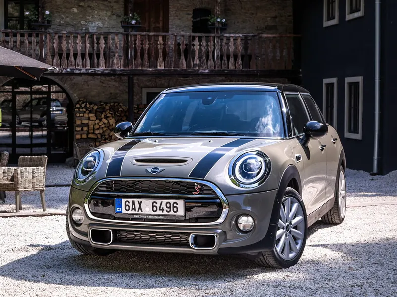 MINI Hatch рестайлинг 2018, хэтчбек 5 дв., 3 поколение, F55 (01.2018 - 03.2021)