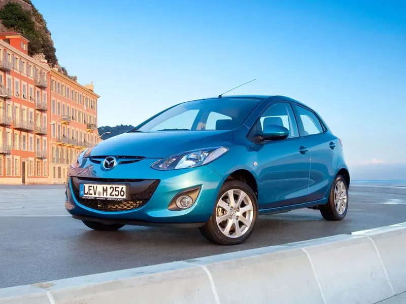 Mazda Mazda2 рестайлинг 2010, хэтчбек 5 дв., 2 поколение, DE (11.2010 - 10.2014)