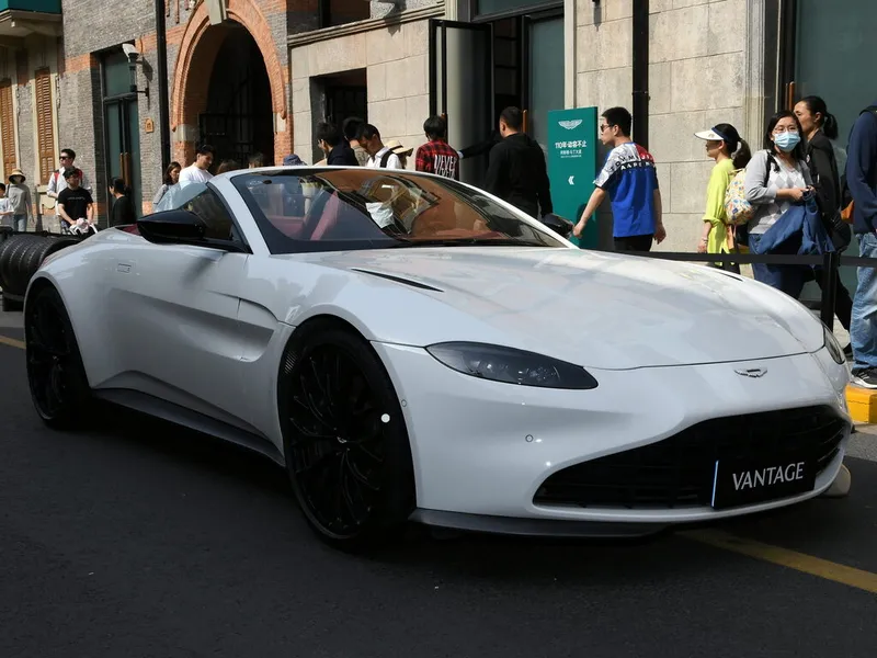 Aston Martin Vantage 2017, открытый кузов, 4 поколение (11.2017 - 02.2024)