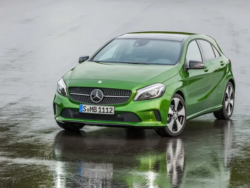 Mercedes-Benz A-Class рестайлинг 2015, хэтчбек 5 дв., 3 поколение, W176 (08.2015 - 05.2018)