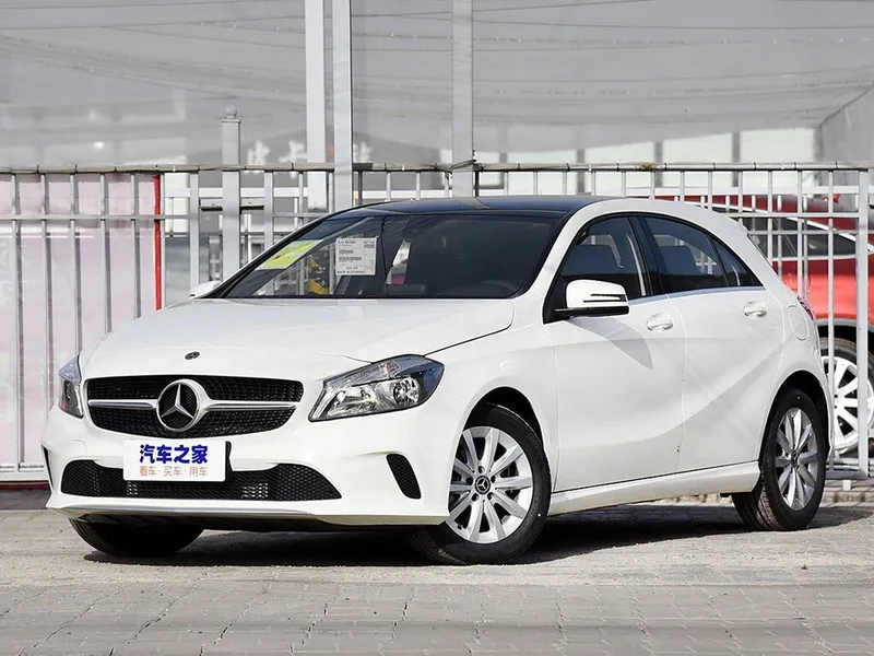 Mercedes-Benz A-Class рестайлинг 2015, хэтчбек 5 дв., 3 поколение, W176 (07.2015 - 07.2019)