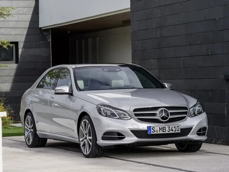 Mercedes-Benz E-Class рестайлинг 2013, седан, 4 поколение, W212 (01.2013 - 12.2015)