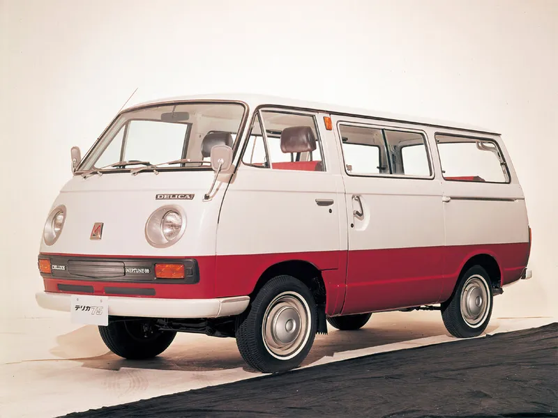 Mitsubishi Delica рестайлинг 1971, минивэн, 1 поколение (10.1971 - 10.1974)