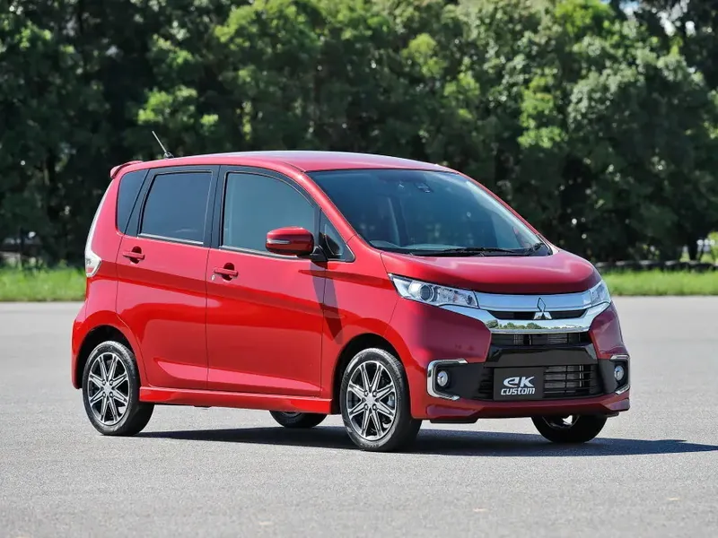 Mitsubishi ek Custom рестайлинг 2015, хэтчбек 5 дв., 1 поколение (10.2015 - 02.2019)