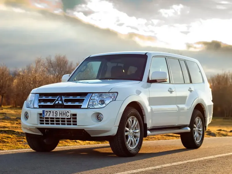 Mitsubishi Montero рестайлинг 2011, джип/suv 5 дв., 4 поколение, V90 (10.2011 - 01.2014)
