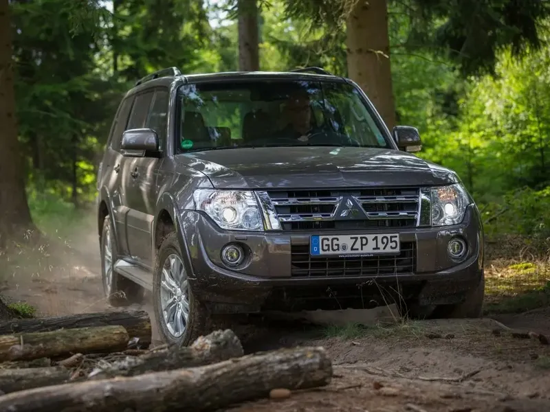 Mitsubishi Pajero рестайлинг 2011, джип/suv 5 дв., 4 поколение, V90 (09.2011 - 02.2015)