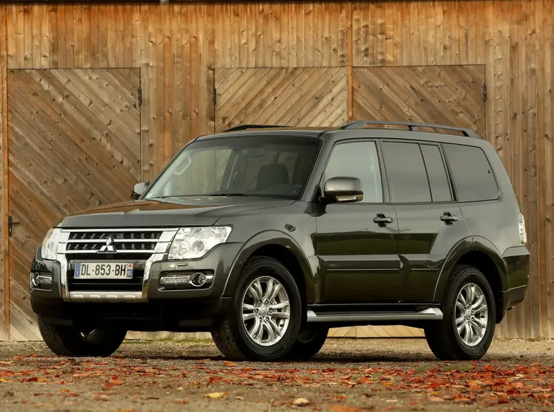 Mitsubishi Pajero 2-й рестайлинг 2014, джип/suv 5 дв., 4 поколение, V90 (09.2014 - 10.2020)