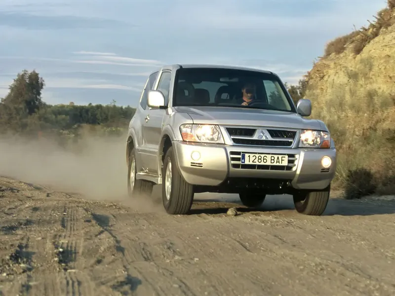 Mitsubishi Pajero рестайлинг 2003, джип/suv 3 дв., 3 поколение, V60 (07.2003 - 07.2006)