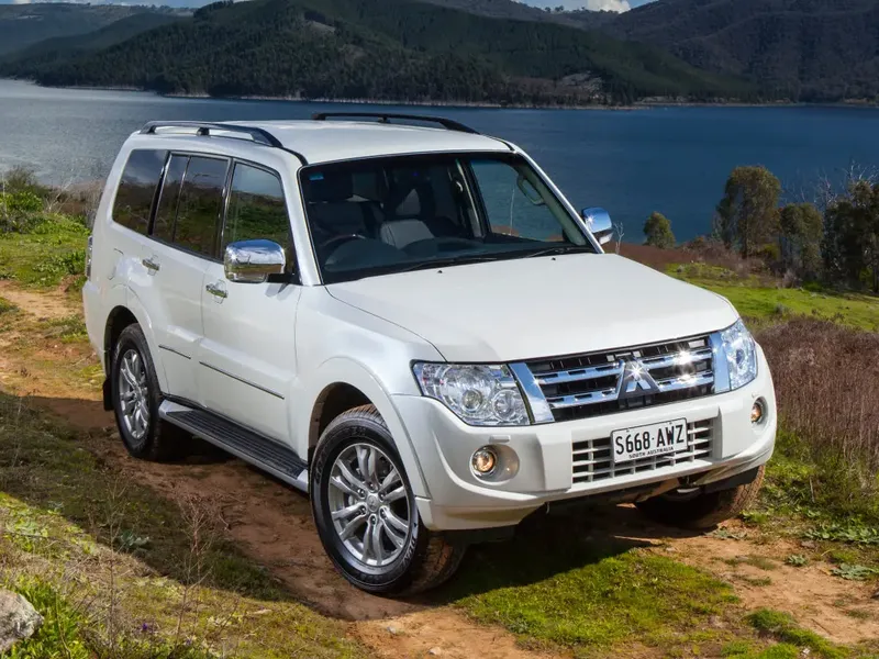 Mitsubishi Pajero рестайлинг 2011, джип/suv 5 дв., 4 поколение, V90 (10.2011 - 06.2014)