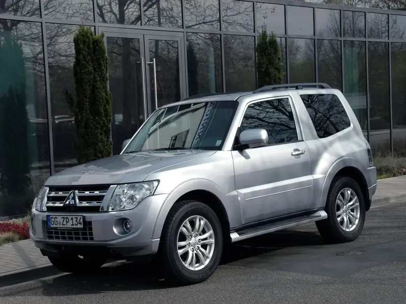 Mitsubishi Pajero рестайлинг 2011, джип/suv 3 дв., 4 поколение, V80 (10.2011 - 06.2014)
