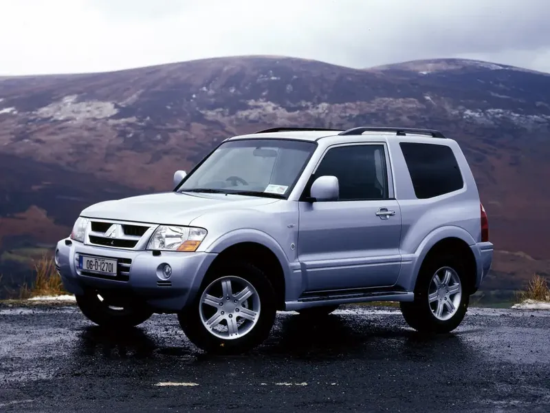 Mitsubishi Pajero рестайлинг 2002, джип/suv 3 дв., 3 поколение, V60 (09.2002 - 09.2006)