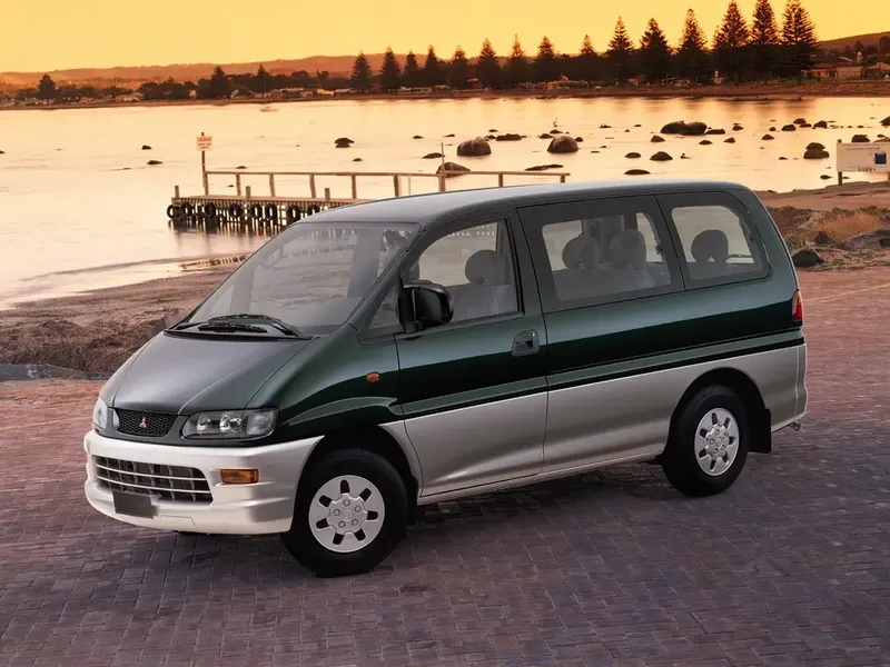 Mitsubishi Space Gear рестайлинг 1997, минивэн, 1 поколение (07.1997 - 08.2007)