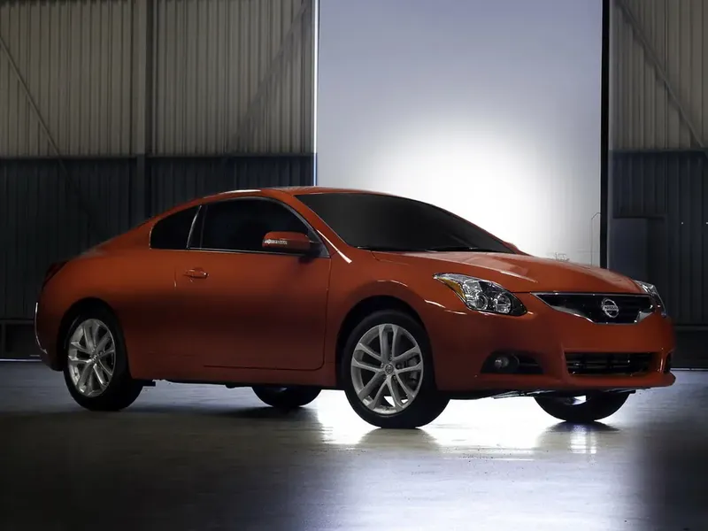 Nissan Altima рестайлинг 2009, купе, 4 поколение, U32 (02.2009 - 01.2013)
