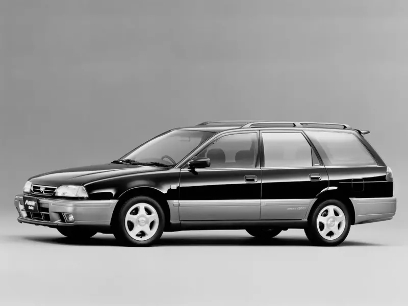 Nissan Avenir Salut