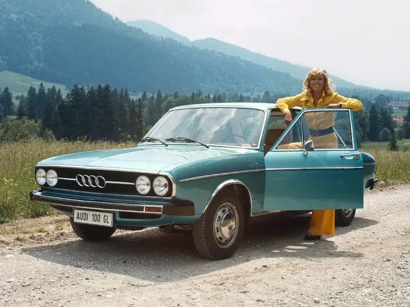 Audi 100 рестайлинг 1973, седан, 1 поколение, C1 (09.1973 - 07.1976)