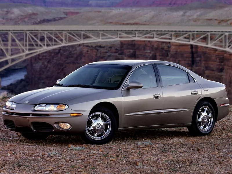 Oldsmobile Aurora 1999, седан, 2 поколение (11.1999 - 03.2003)
