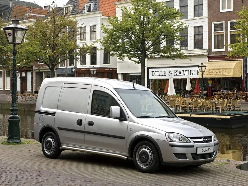 Opel Combo рестайлинг 2004, цельнометаллический фургон, 3 поколение, C (10.2004 - 01.2011)