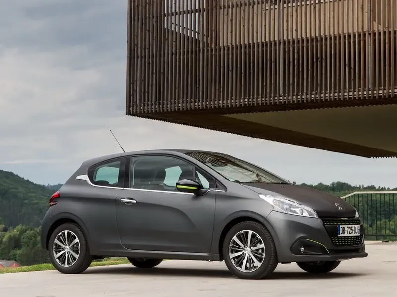 Peugeot 208 рестайлинг 2015, хэтчбек 3 дв., 1 поколение, A9 (06.2015 - 03.2019)