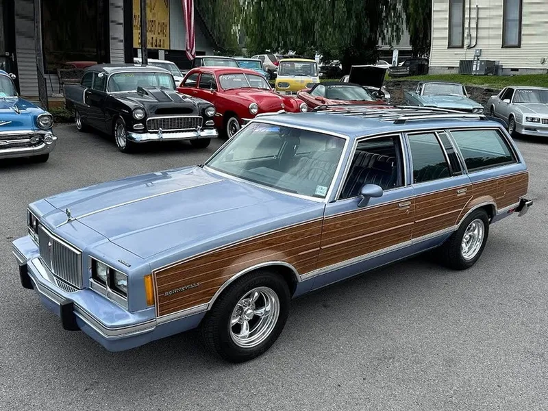Pontiac Bonneville 1981, универсал, 8 поколение (09.1981 - 09.1983)