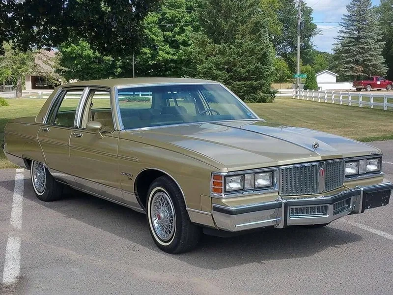Pontiac Bonneville 3-й рестайлинг 1980, седан, 7 поколение (09.1980 - 09.1981)