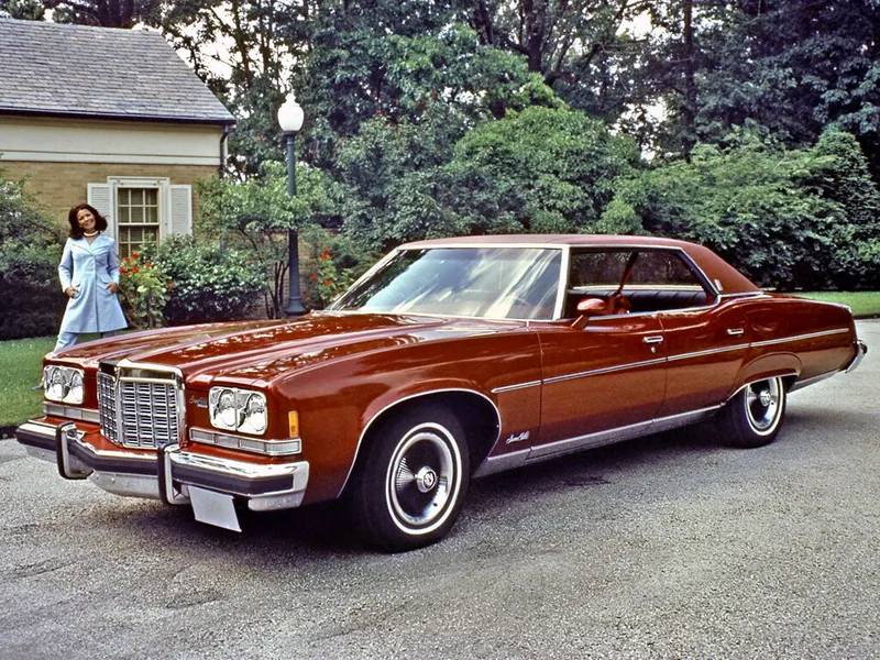Pontiac Bonneville 3-й рестайлинг 1973, седан, 6 поколение (09.1973 - 09.1974)