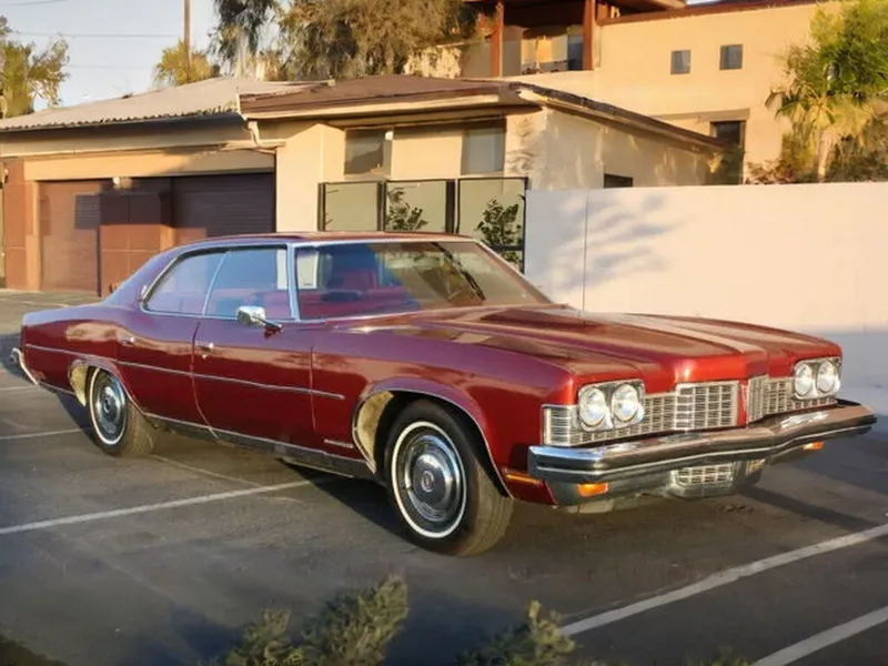 Pontiac Bonneville 2-й рестайлинг 1972, седан, 6 поколение (09.1972 - 09.1973)