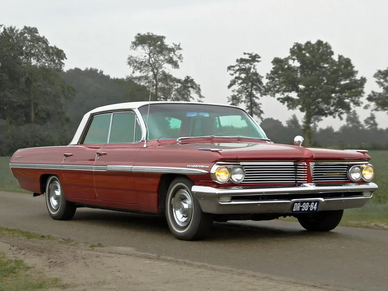 Pontiac Bonneville рестайлинг 1961, седан, 4 поколение (09.1961 - 09.1962)
