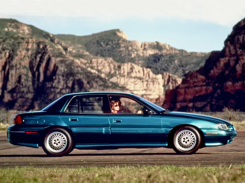 Pontiac Grand Am рестайлинг 1995, седан, 4 поколение (06.1995 - 03.1998)