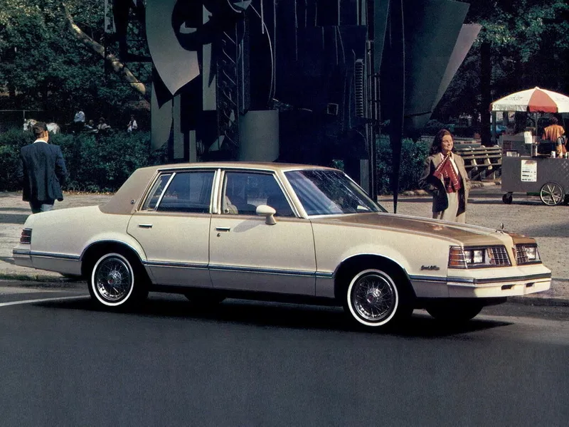 Pontiac Lemans рестайлинг 1980, седан, 5 поколение (09.1980 - 09.1981)