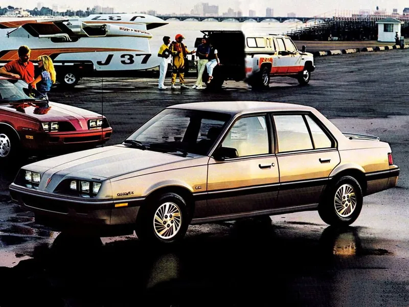 Pontiac Sunbird 1983, седан, 2 поколение (09.1983 - 03.1988)