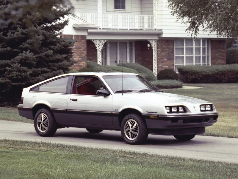 Pontiac Sunbird 1983, хэтчбек 3 дв., 2 поколение (09.1983 - 09.1987)