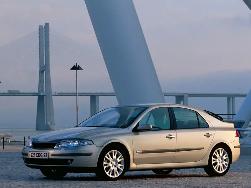 Renault Laguna 2001, лифтбек, 2 поколение, X74 (03.2001 - 08.2005)