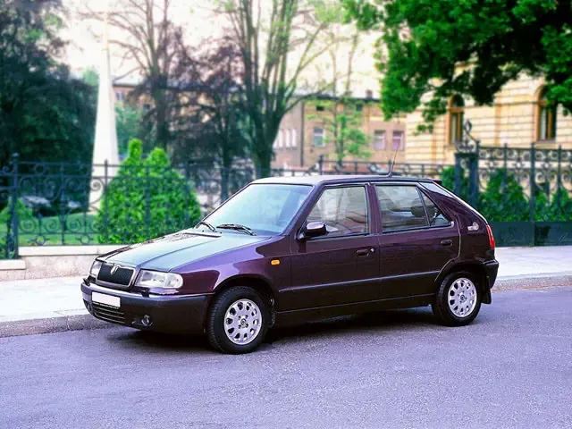 Skoda Felicia рестайлинг 1998, хэтчбек 5 дв., 1 поколение, 791 (01.1998 - 06.2001)